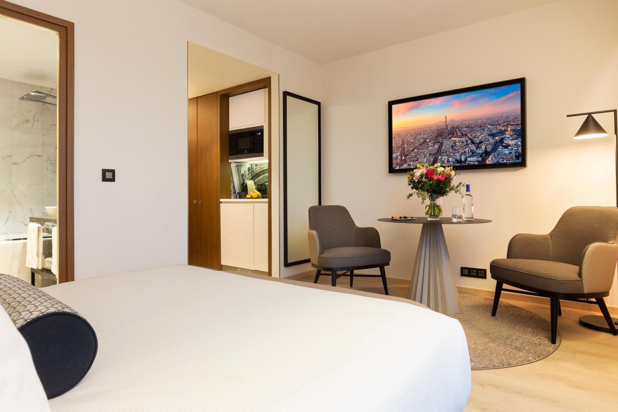 La Clef Tour Eiffel Paris By The Crest Collection Otel Oda fotoğraf